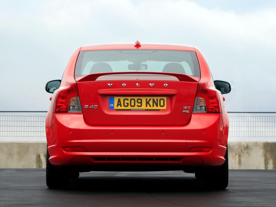  Volvo S40 R-Design 2008 года  (UK) (фото 5 из 8)